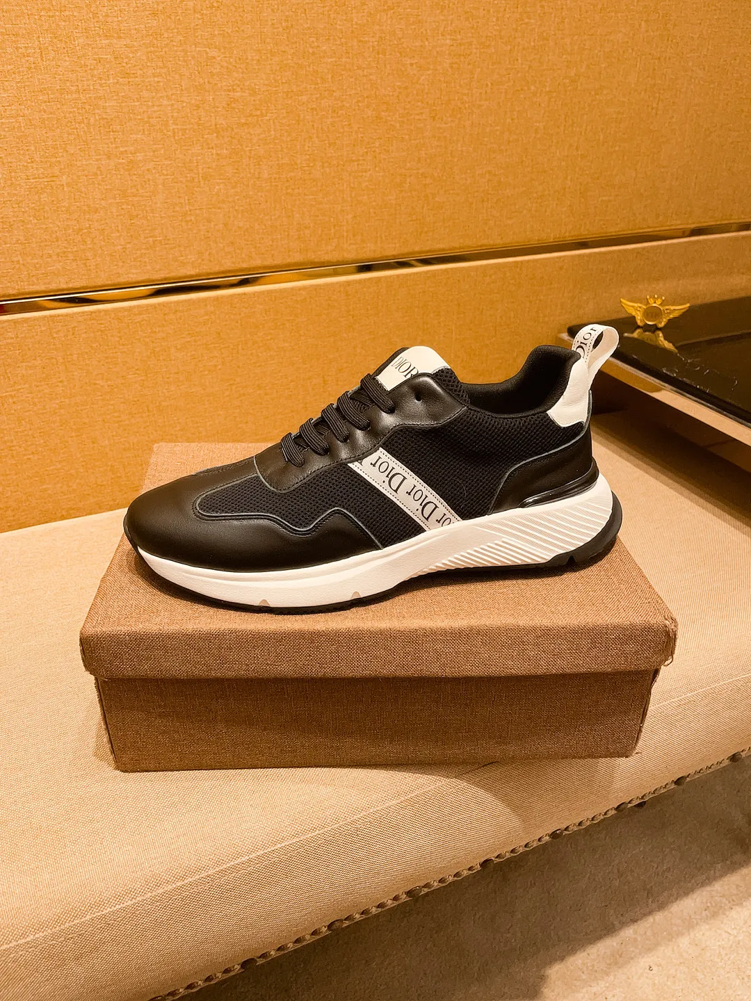 🚘🚘Factory batch 460💰🔥[Dior]🔥Men's high-end brand of shoes official website 1:1 latest masterpiece: the upper is made of Italian imported first-layer cowhide with a comfortable and breathable lining➕original non-slip and wear-resistant outsole🔥, making walking more convenient and comfortable! An exclusive new model, a stunning work, a beautiful 1:1 replica [color] compared to the official quality! Create a fashionable personality to set off your uniqueness! A must-have for trendy men! Classic🔥Size: 38-44 Color: 🔥 2⃣️colors available🔥